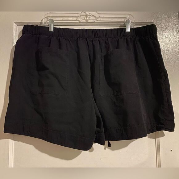 Black Drawing Relaxed Fit Shorts - Picture 2 of 11